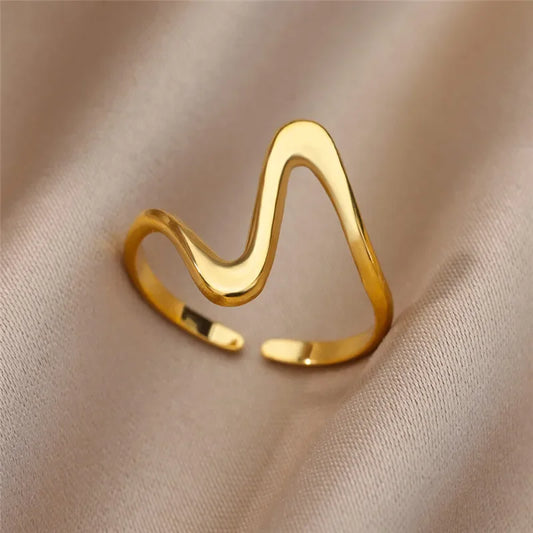 Anillo dorado femenino, diseño abierto